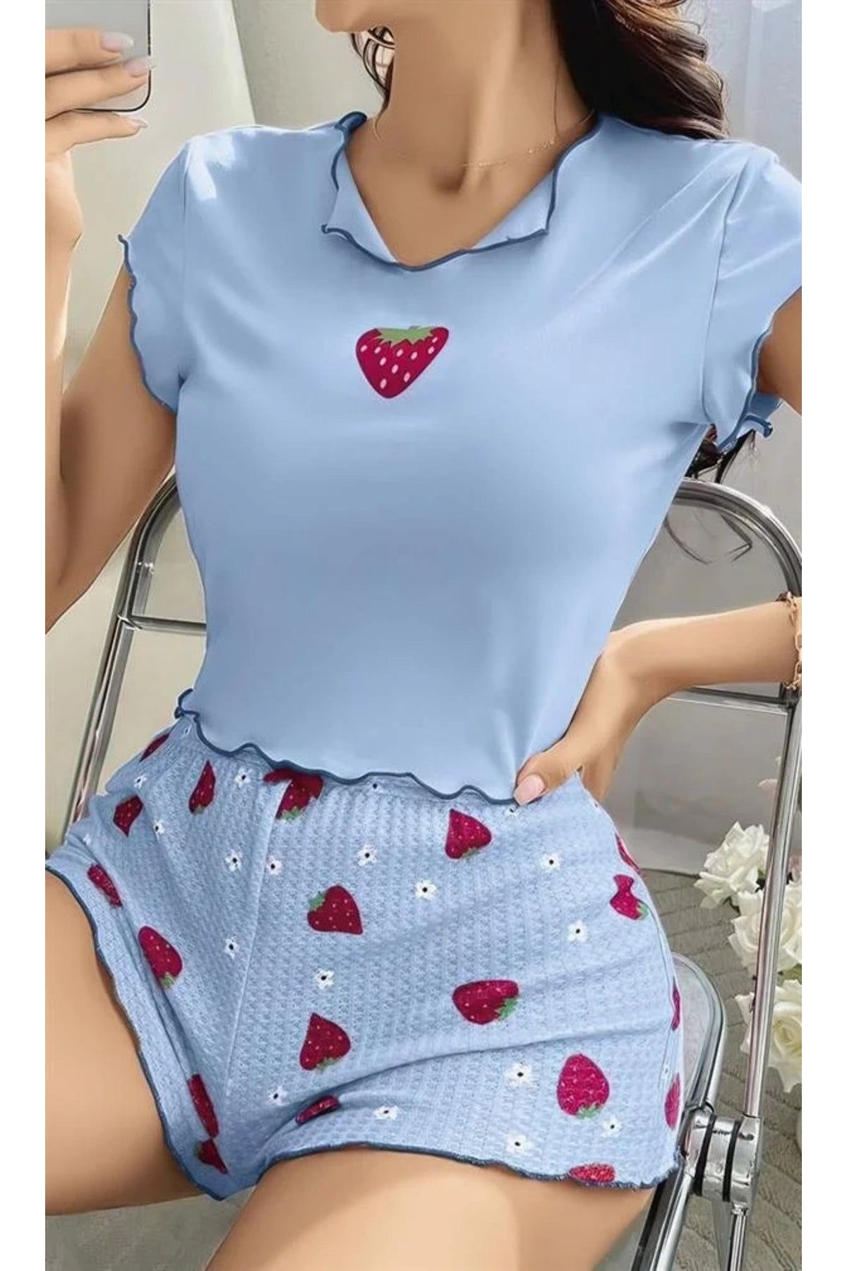 ÖZEL TASARIM ÇILEK DESENLI MAVI SEKSI PIJAMA TAKIM