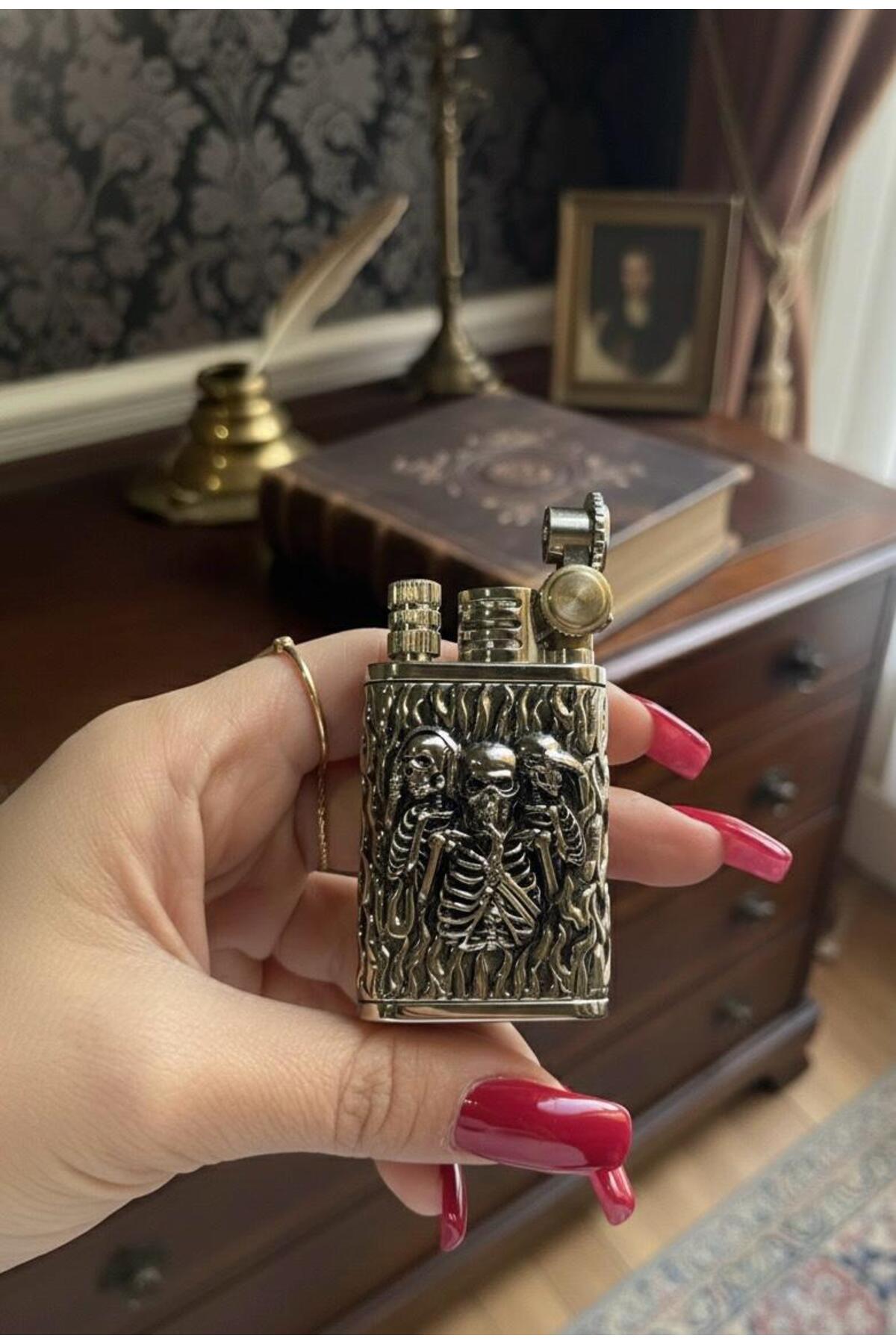 İSKELET ADAM İŞLEMELİ GÜMÜŞ METAL ÇAKMAK