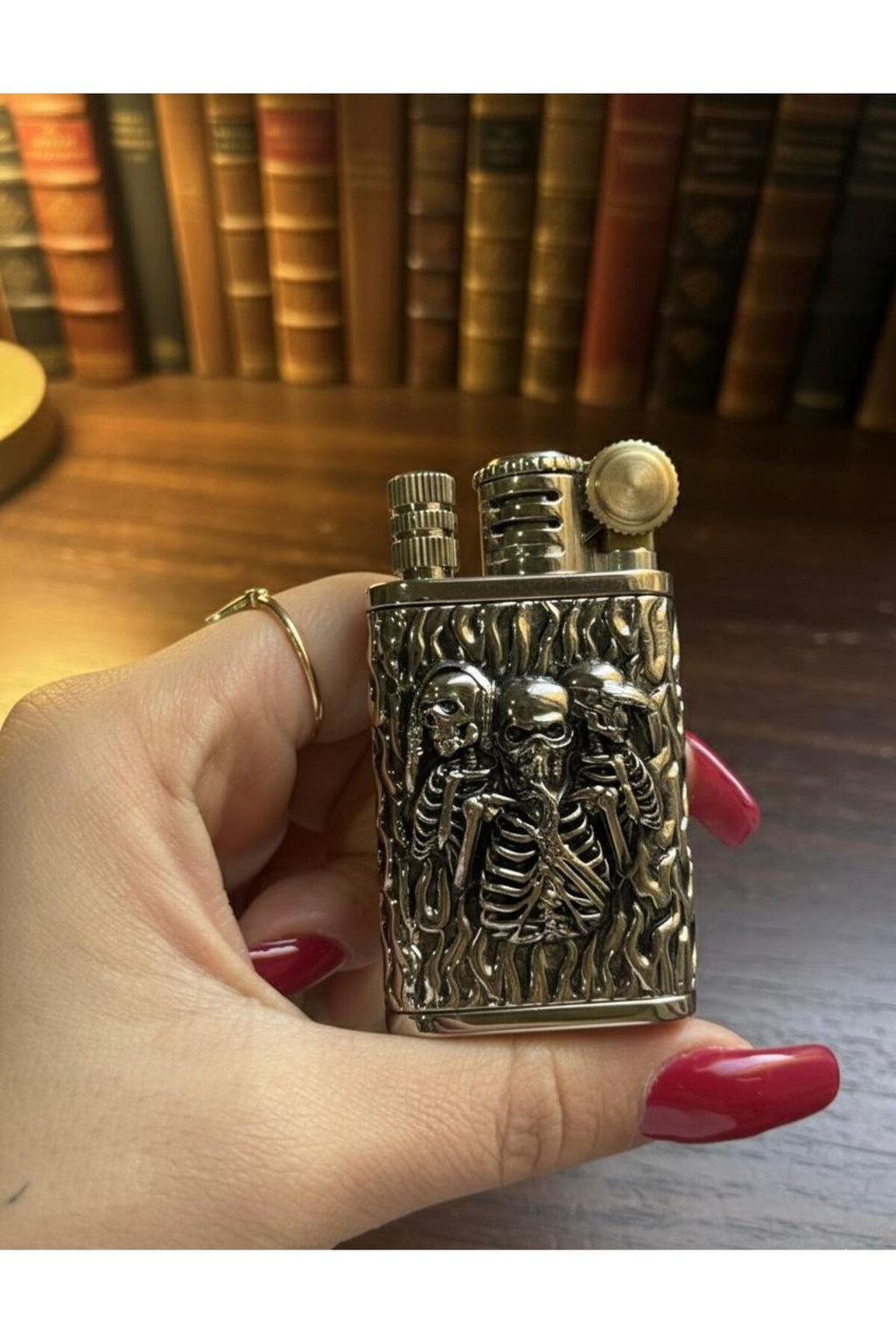 İSKELET ADAM İŞLEMELİ GÜMÜŞ METAL ÇAKMAK Gümüş