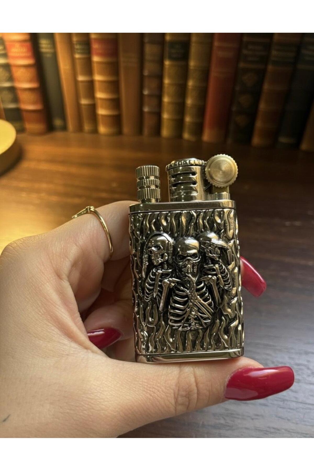 İSKELET ADAM İŞLEMELİ GÜMÜŞ METAL ÇAKMAK Gümüş