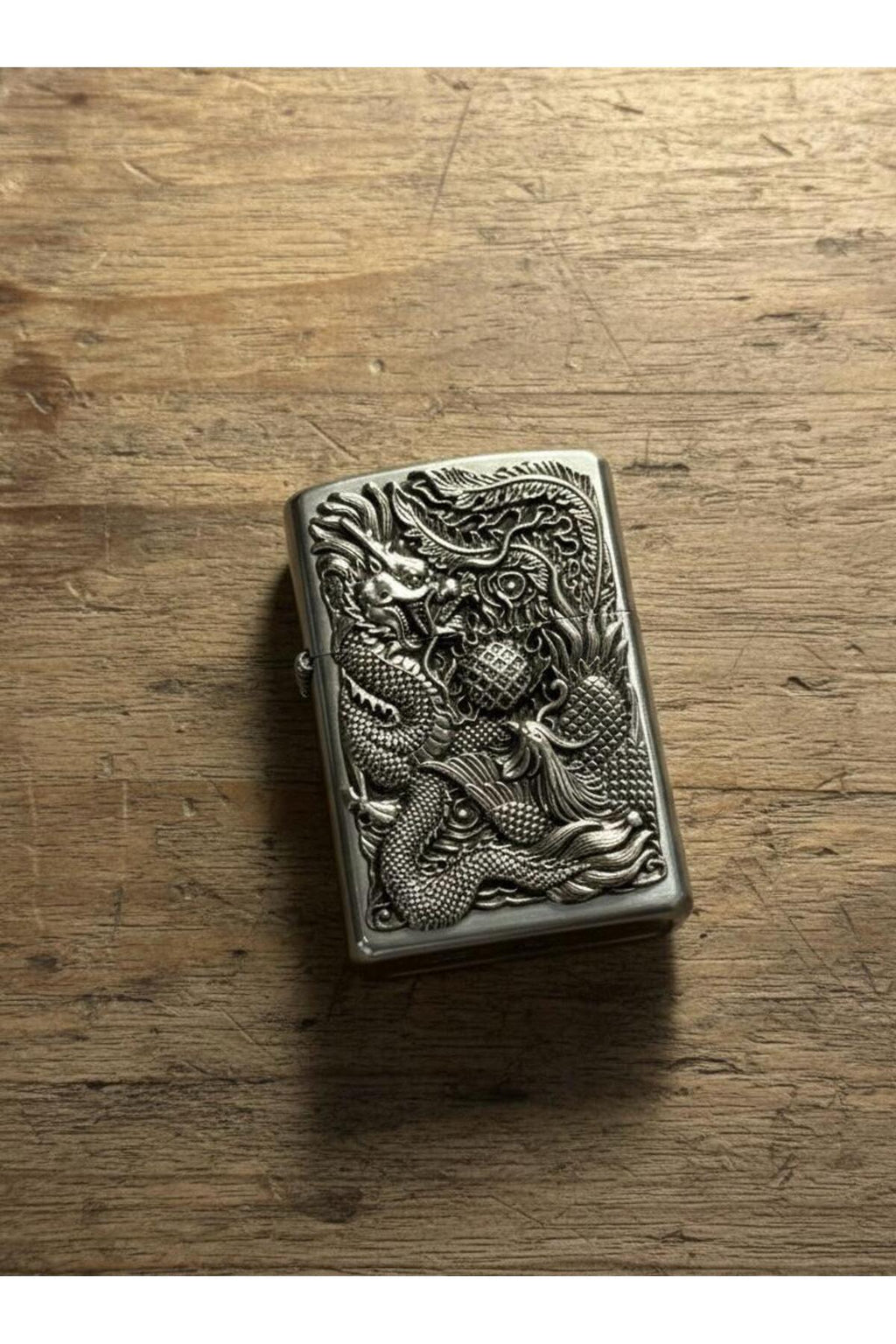 GÜMÜŞ EJDERHA İŞLEMELİ METAL ÇAKI